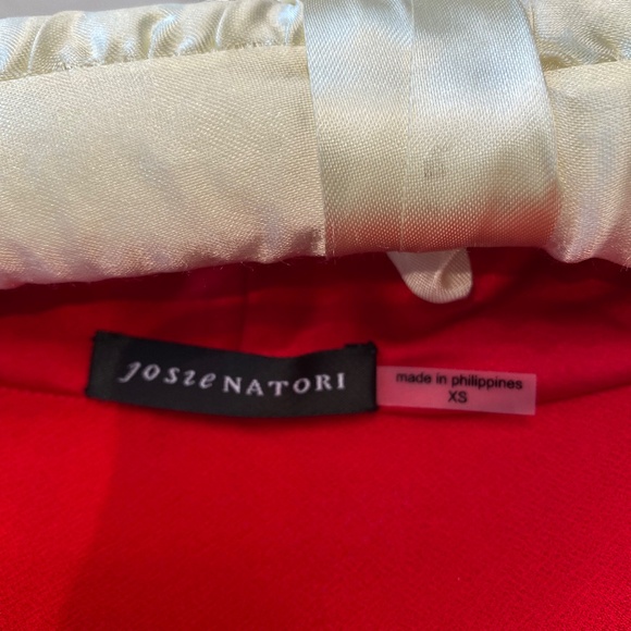 Stunning red satin Natori sleeveless shell with dramatic cowl neckline, xs. - Picture 4 of 4